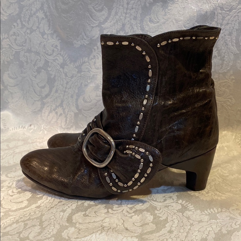 Colleen Cordero Brown Leather Ankle Boots